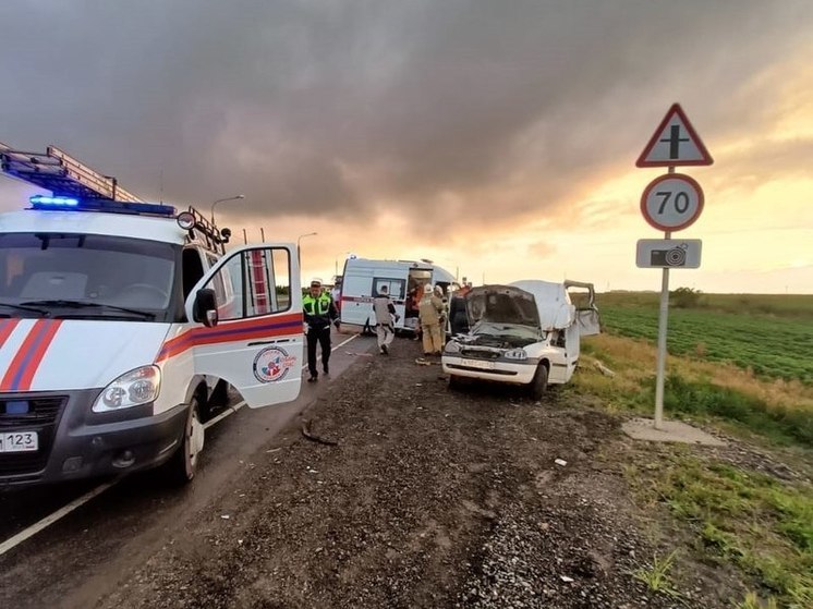 В Славянском районе спасатели оказали помощь мужчинам, попавшим в аварию
