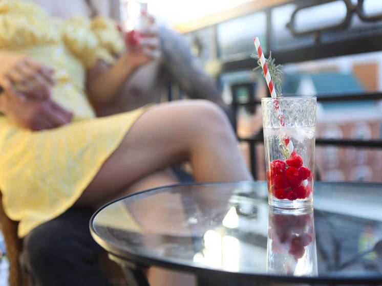 Технолог Румянцева посоветовала пить домашние лимонады и кофе со льдом в жару