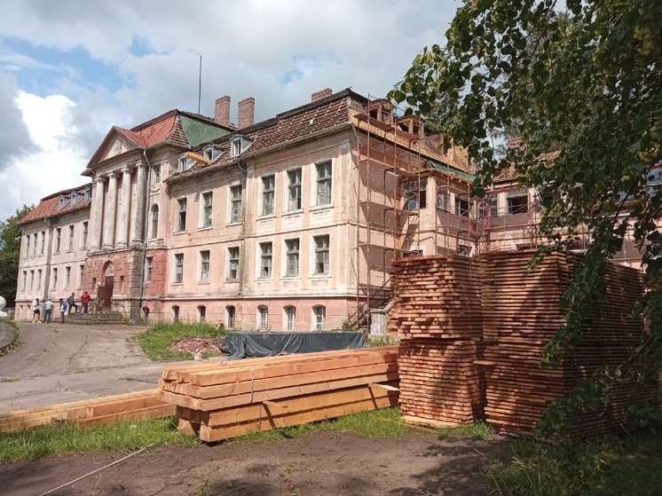 В Железнодорожном начали ремонт кровли исторического здания крайсхауса