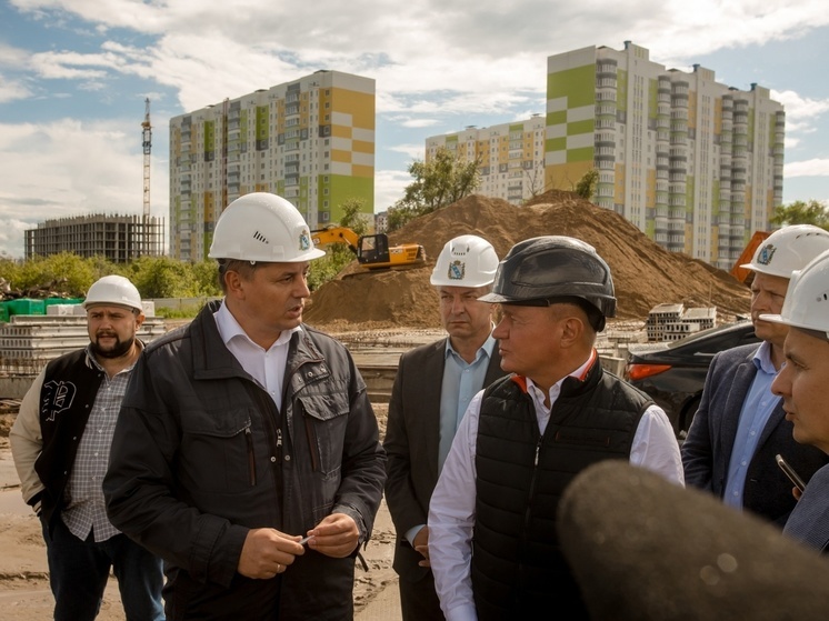Старовойт ознакомился с ходом строительства областной детской клинической больницы в Курске