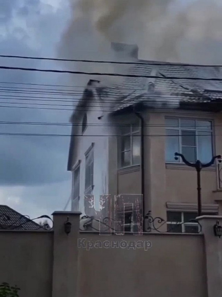 Молния подожгла дом краснодарцев