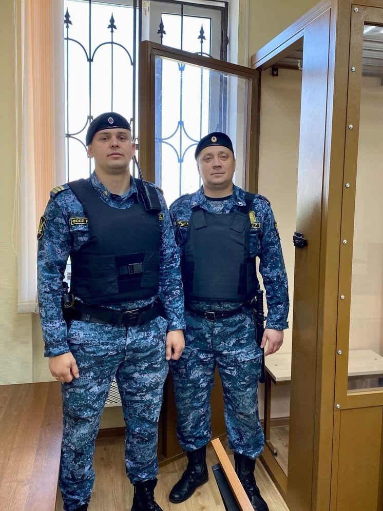 В зале суда случился приступ: в Салехарде приставы оказали помощь подсудимому с эпилепсией