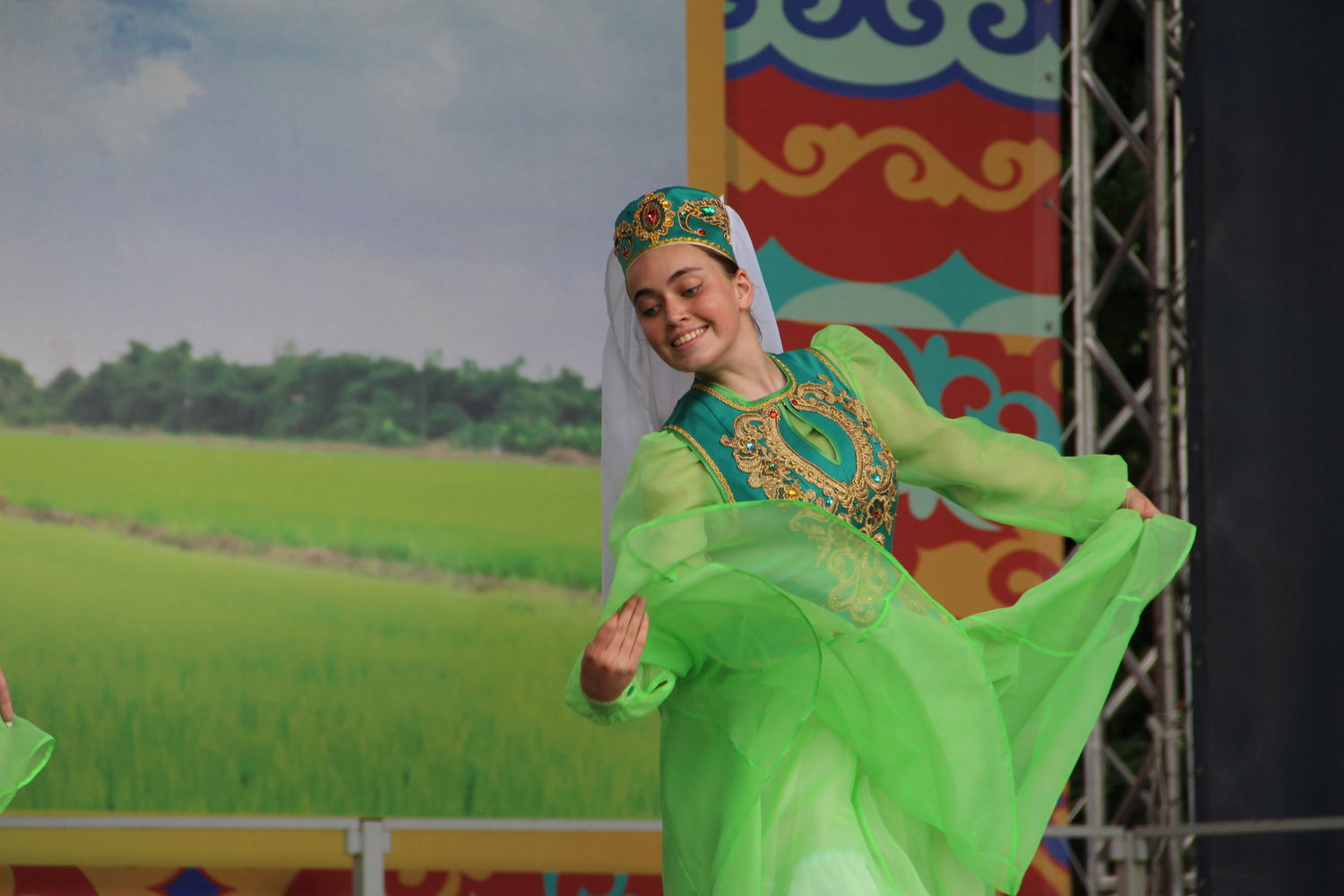 Татарские угощения, танцы и борьба на поясах: Сабантуй отметили в Хабаровске