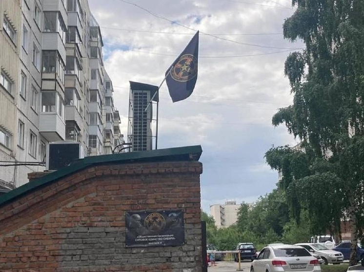 В Новосибирске заметили колонну машин с флагами ЧВК «Вагнер»