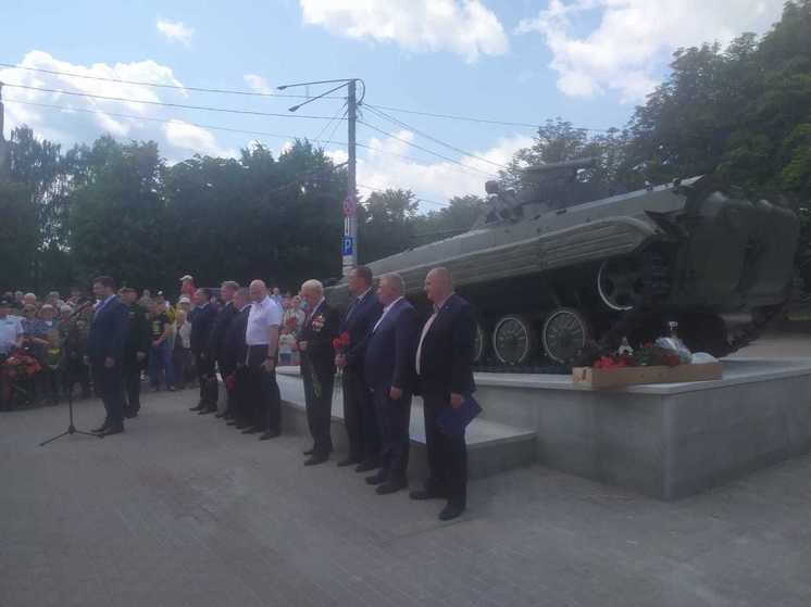 В Калуге торжественно открыли памятник Защитникам Отечества