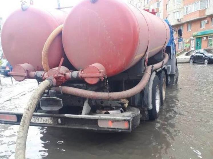 С пензенских улиц окачивают дождевую воду