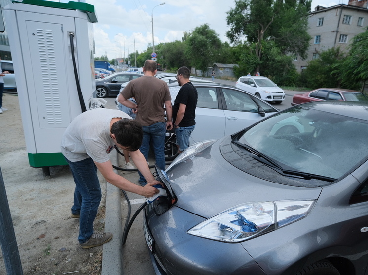 Для зарядки электромобилей в Волгоградской области установили 12 станций