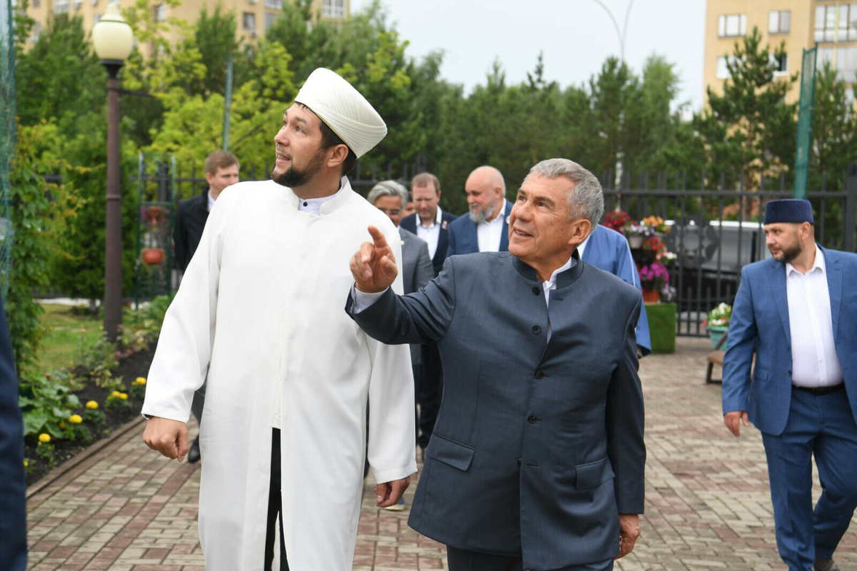 Раис Татарстана посетил соборную мечеть «Мунира» в Кемерове