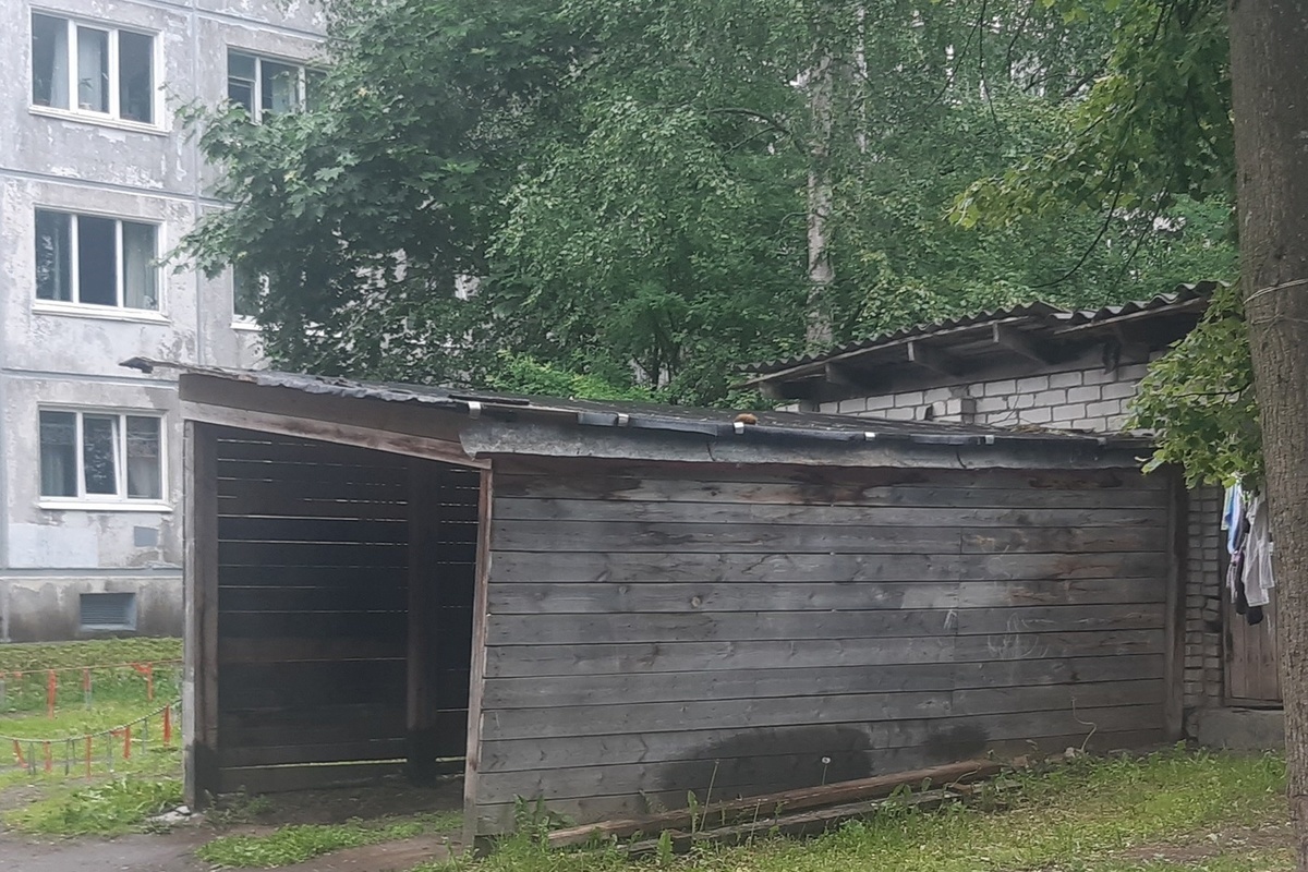 Деревянный сарай и ряд гаражей планируется снести в Петрозаводске - МК  Карелия