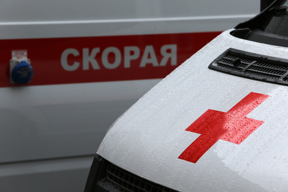 Туристический автобус из Петербурга перевернулся в Карелии, пострадали восемь человек