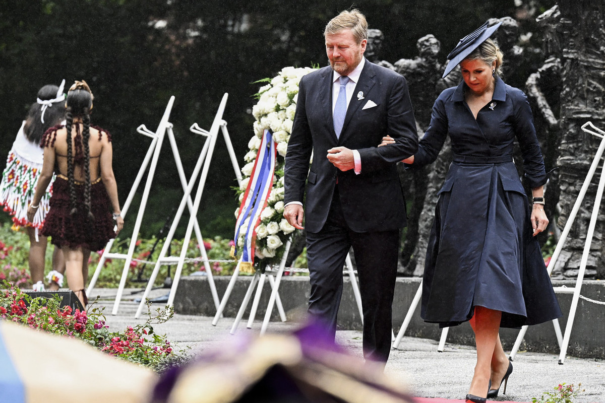 The king of the Netherlands apologized to the descendants of slaves for the colonial past