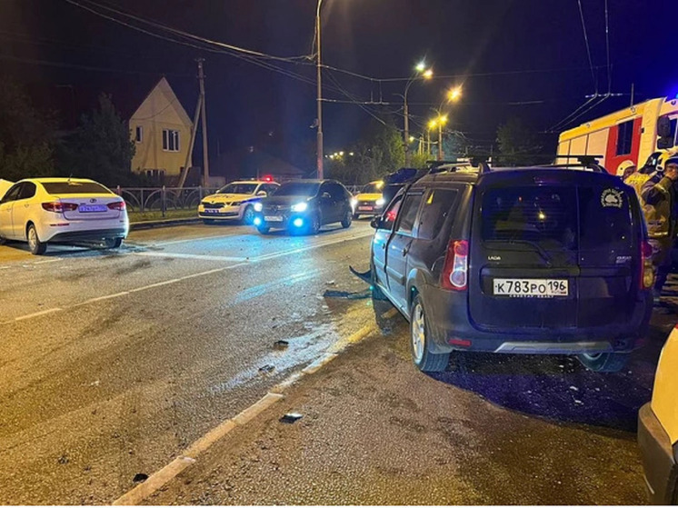 16-летняя девушка получила травмы в аварии на Химмаше в Екатеринбурге