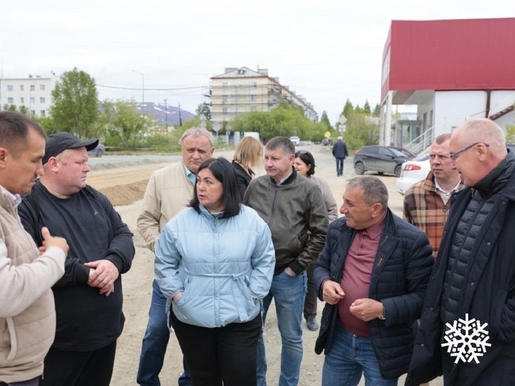 Ремонт фасадов и дорог, реновация школы: глава Лабытнанги проинспектировала ход благоустройства Харпа