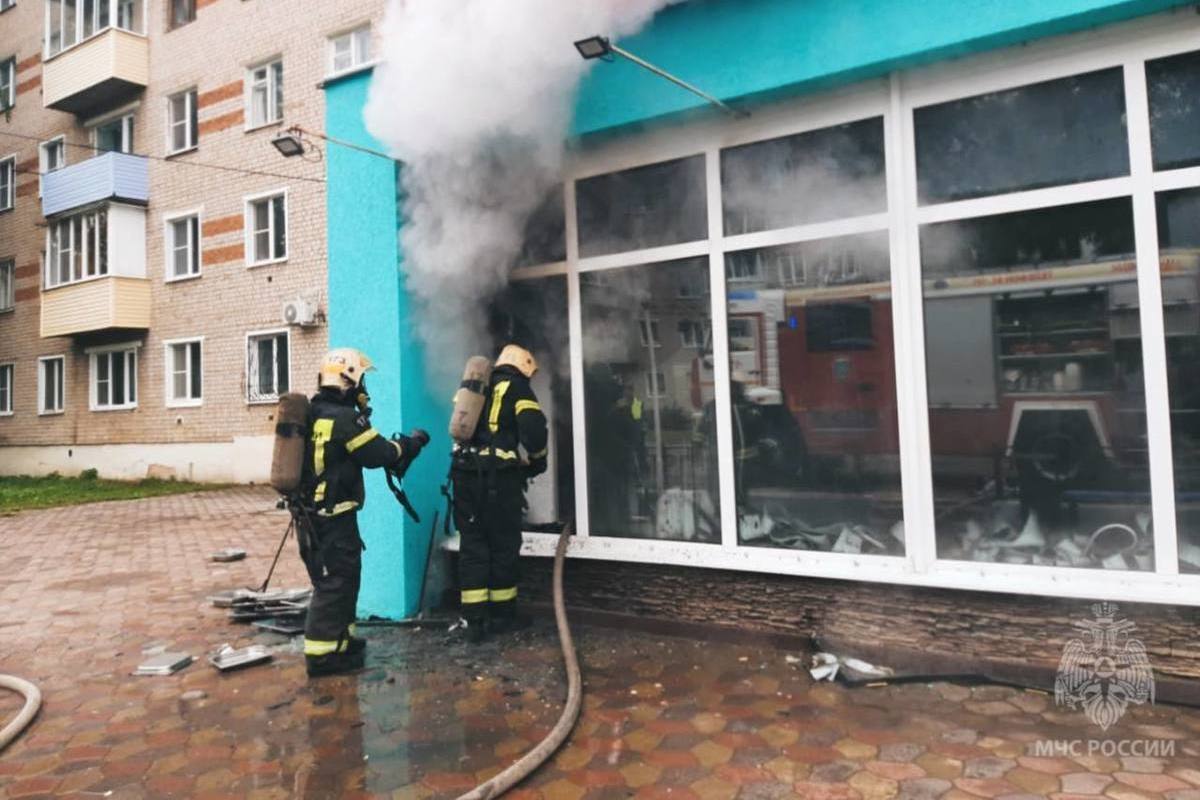 В Ивановской области 1 июля случился пожар в магазине, сгорели холодильники