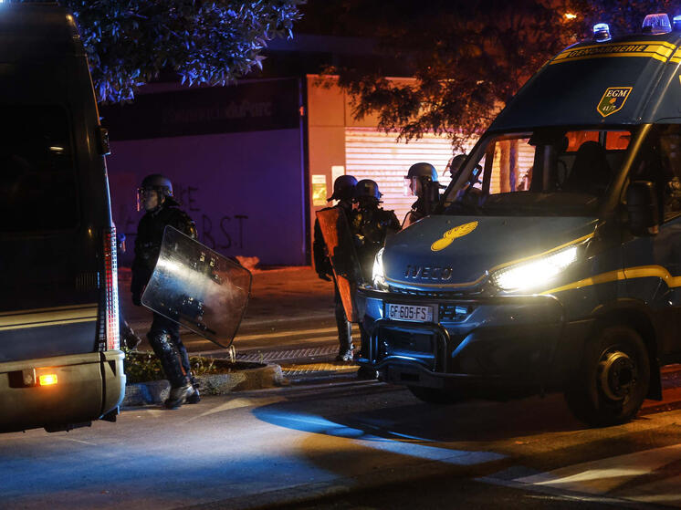 Массовые беспорядки во Франции перекинулись на Швейцарию