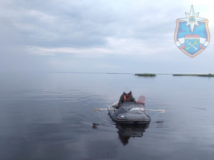Трое застряли в районе мыса Княжной из-за сломанного мотора лодки