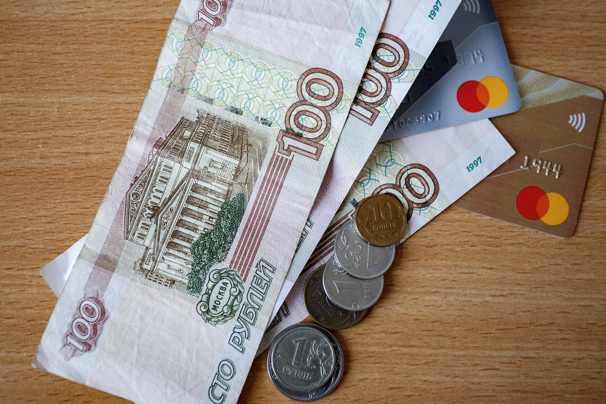 Более миллиона рублей украли мошенники у жителей Псковской области