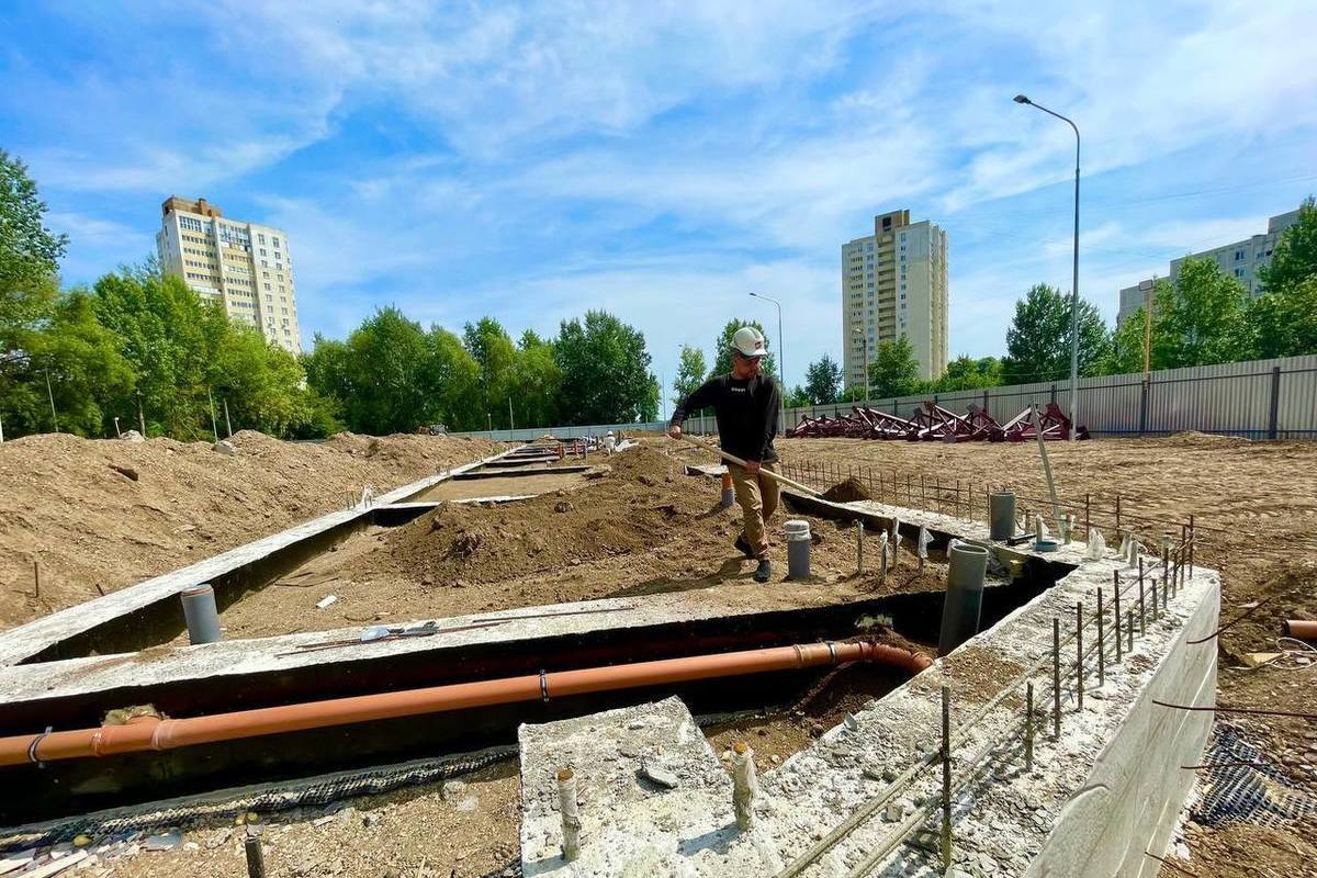 Steel structures for the future indoor football arena will be assembled in Ufa
