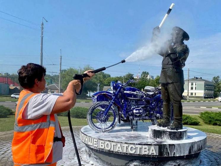В Белгороде привели в порядок памятник честному гаишнику