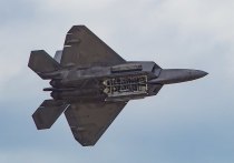 Группа американских истребителей пятого поколения F-22 была переброшена США в Японию и прибыла на авиабазу Кадэна, сообщило Индо-Тихоокеанское командование вооруженных сил США