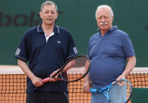 Леонид Якубович и Петр Спектор зажгли на теннисном турнире.

