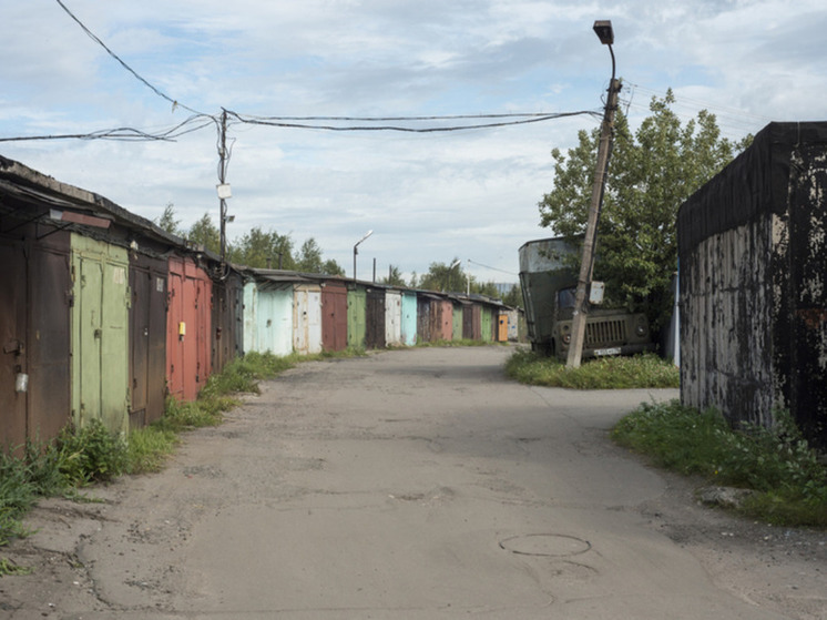 В МЧС Калининграда провели профилактический рейд в гаражном кооперативе
