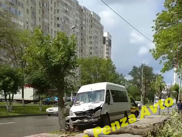 ДТП с маршруткой в Пензе: очевидцы сообщили о пострадавших