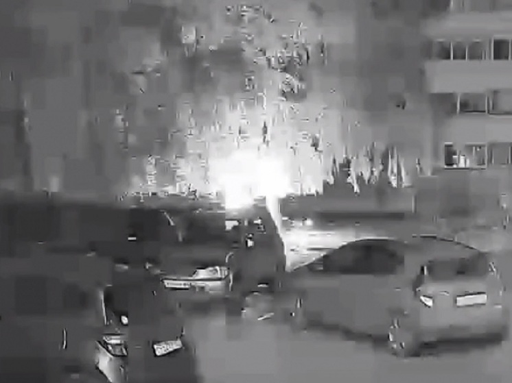 В Новосибирске прогремел взрыв во дворе дома на улице Зорге
