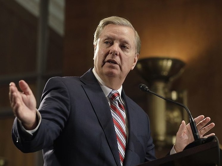 Сторонники Трампа освистали разыскиваемого Россией американского политика