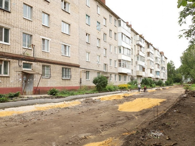 В Новомосковске обустраивают дворы и придомовые территории