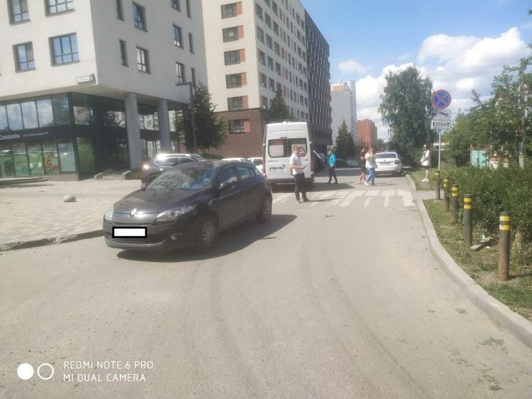 В Екатеринбурге на пешеходном переходе сбили подростка на велосипеде