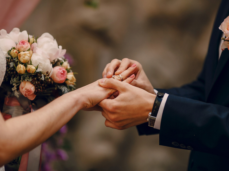 Почти 200 пар ленинградцев вступили в брак на минувшей неделе