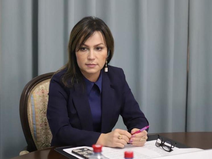 Юлия Швакова призвала исправлять ситуацию с задолженностью по зарплате