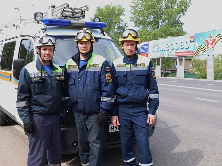 Кемеровские спасатели вызволили двух малышей, взявших себя в заложники