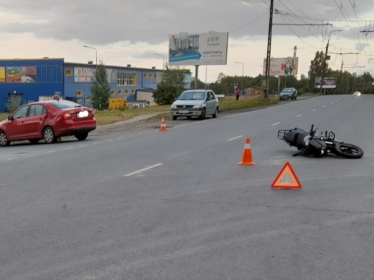 Мотоциклист в Петрозаводске наехал на иномарку