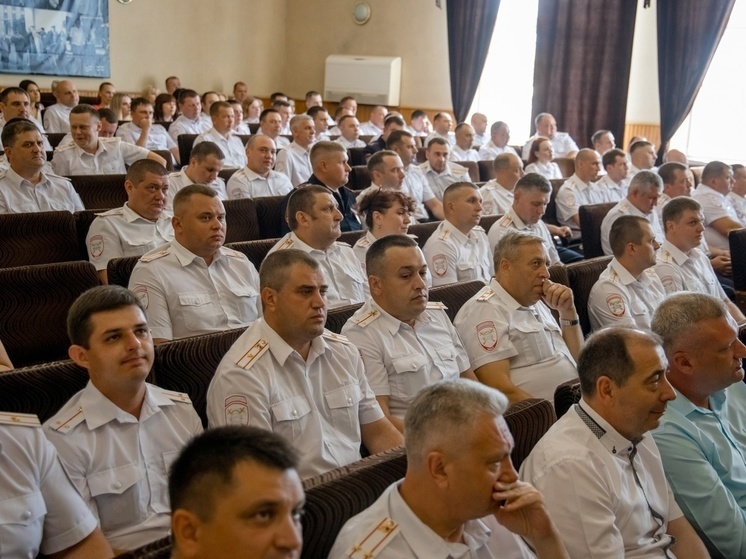 В Курской области к 87-летию ГИБДД наградили лучших гаишников