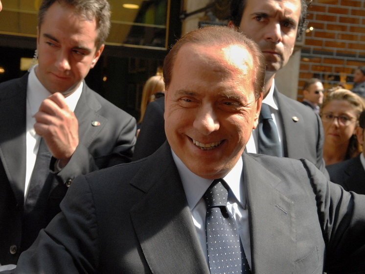 Вилла экс-премьер-министра Италии Берлускони может стать музеем для его фанатов