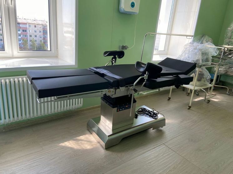 В больнице Надыма на новых электрогидравлических столах хирурги провели 1500 операций