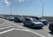 «В очереди стоят машины из всех российских регионов»

