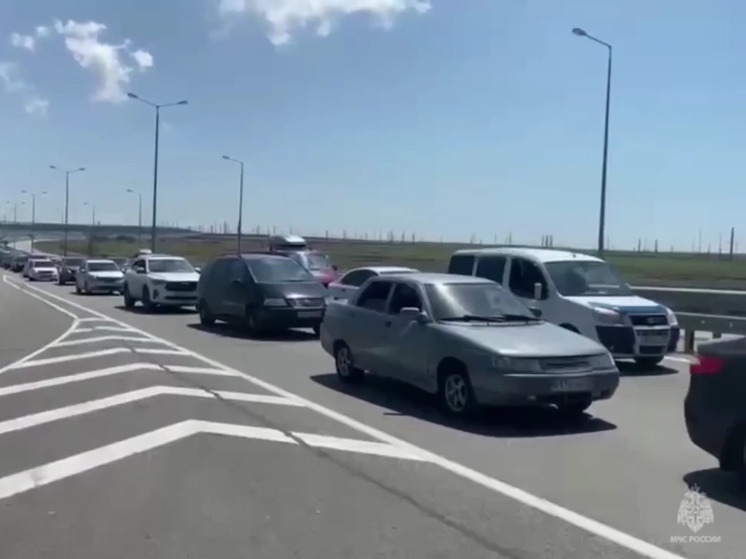 «В очереди стоят машины из всех российских регионов»