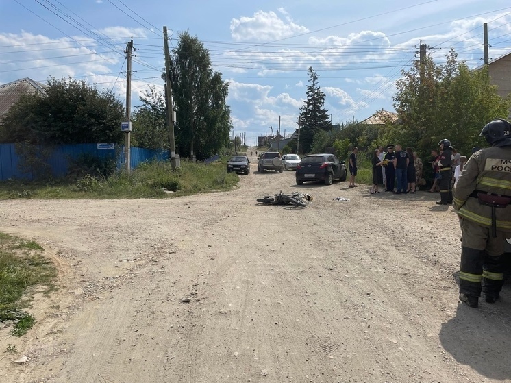 В Миассе внедорожник сбил мотоцикл с детьми