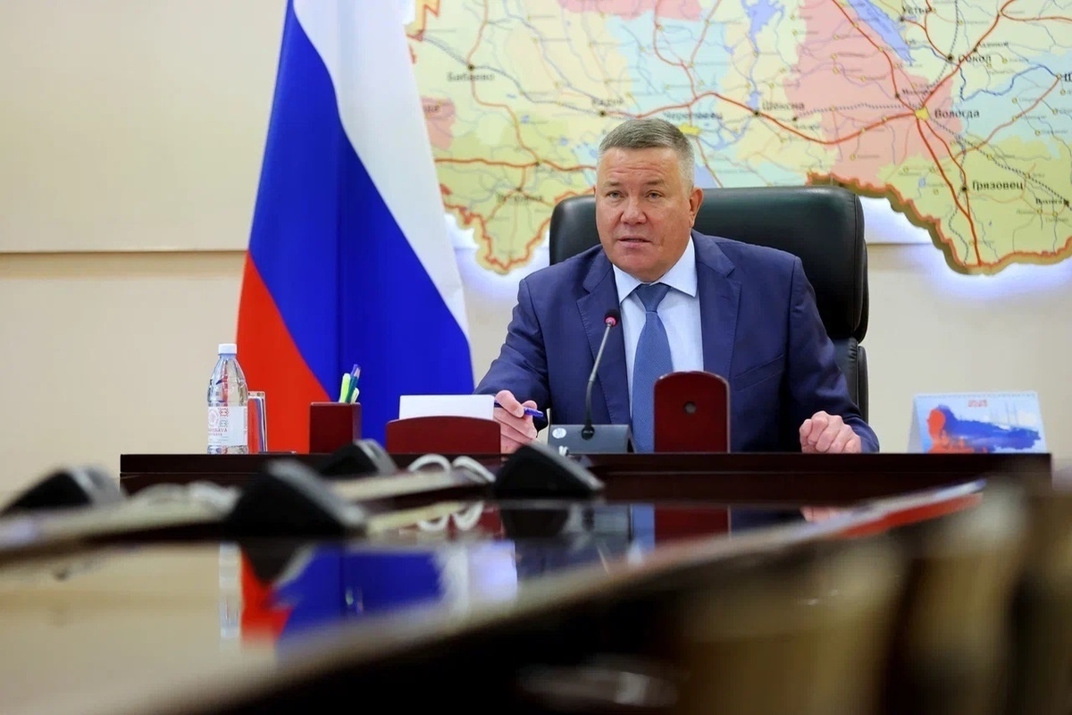 Губернатор региона Олег Кувшинников общается с вологжанами в формате видеосвязи