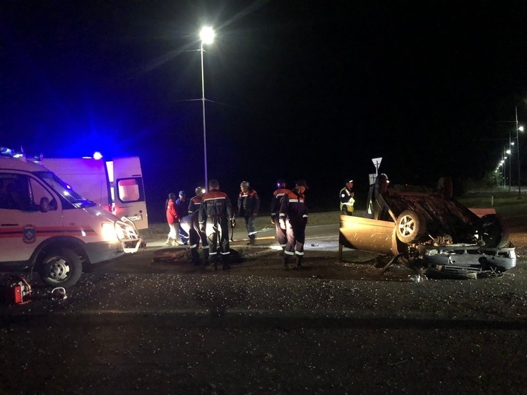 В Кызыле рядом с кадетским корпусом опрокинулся автомобиль