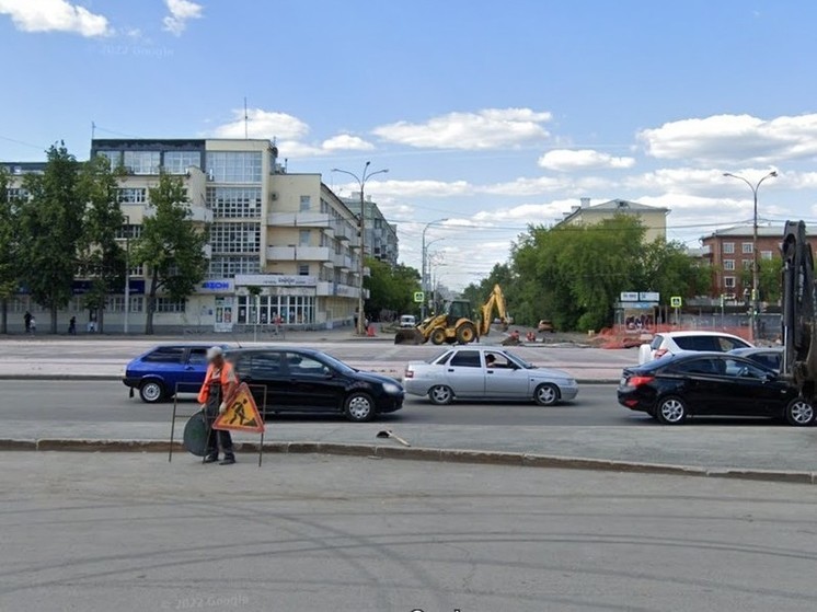 Автобус в Екатеринбурге сбил подростка на самокате
