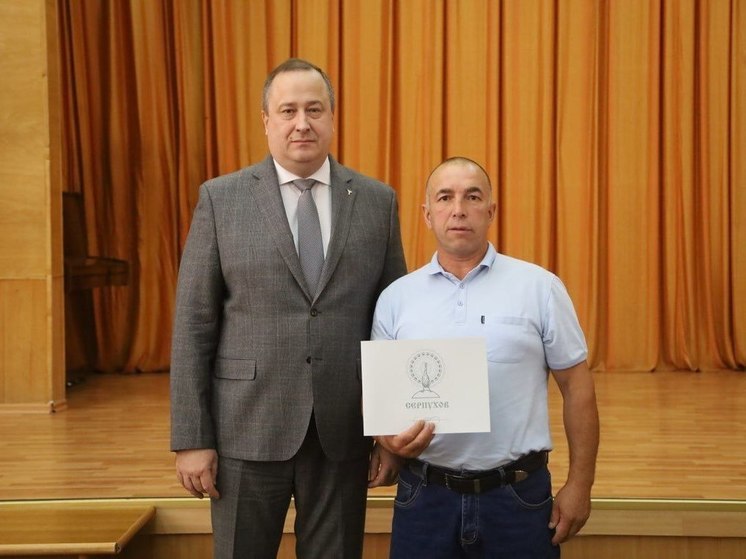 Серпуховичей торжественно наградили на оперативном совещании