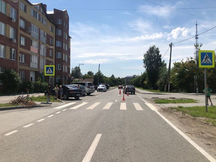 Во дворе Тобольска в аварии пострадала школьница