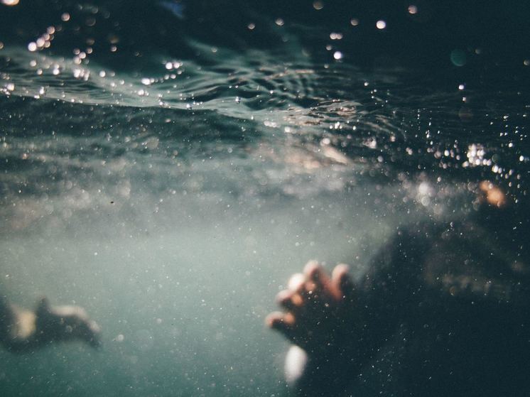 Под Новосибирском 12-летняя девочка утонула в глубоком котловане