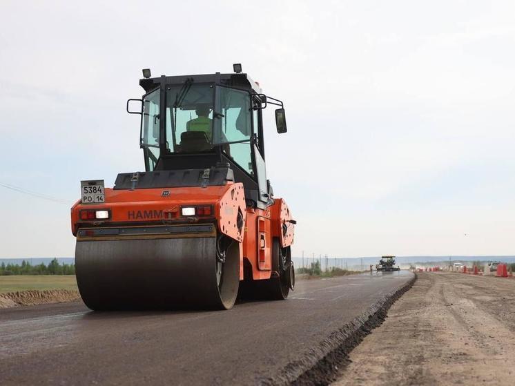 На участке автодороги «Умнас» началась укладка первого слоя асфальта