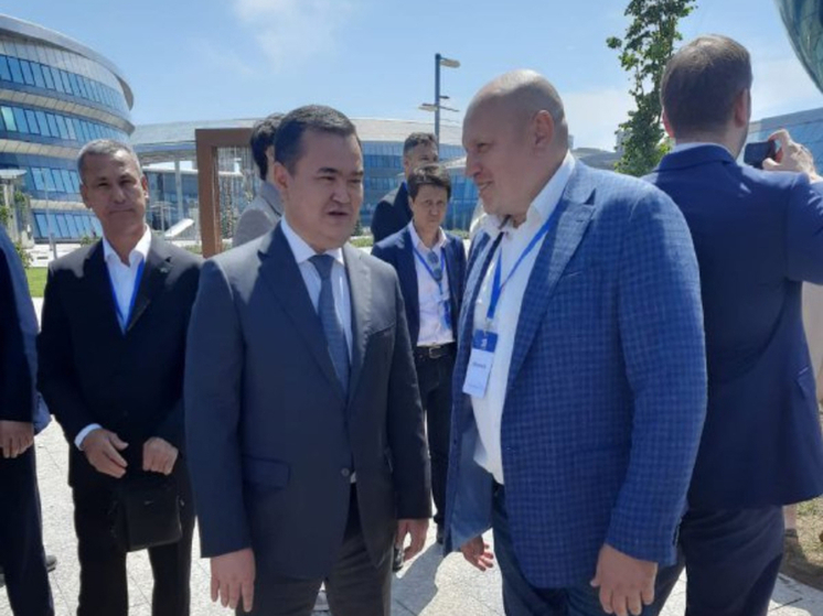 Мэр Омска побывал на форуме глав городов-побратимов в Астане