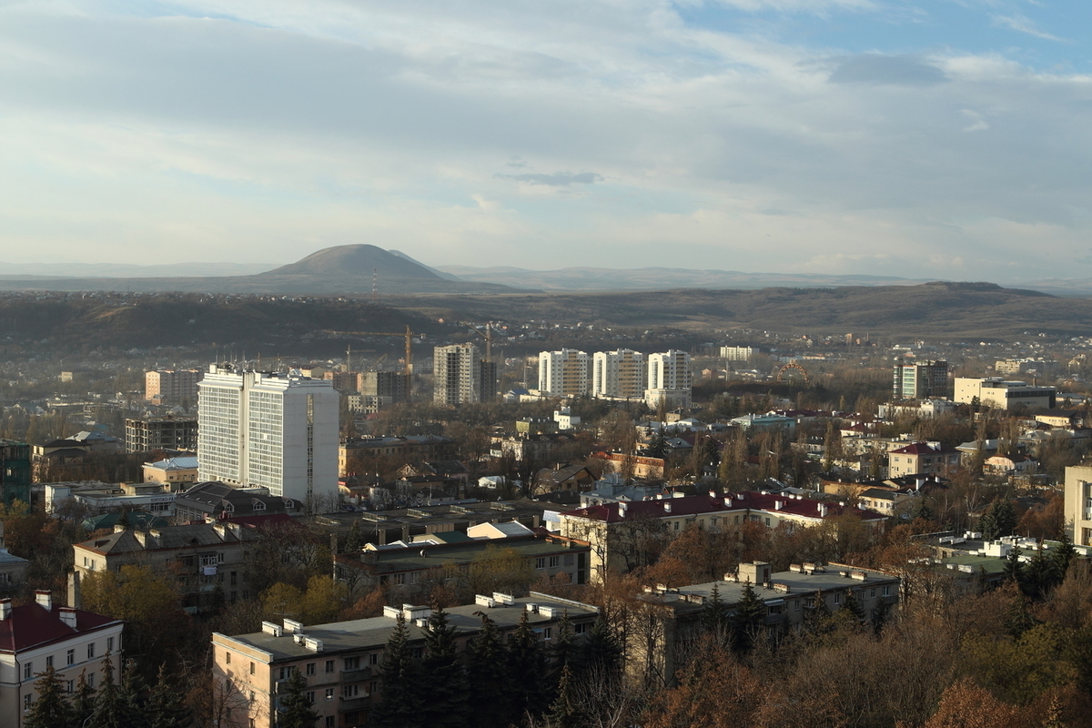 Пятигорск в мае. 5 Гор Пятигорска картинки с историей. Сколько населения в Пятигорске.